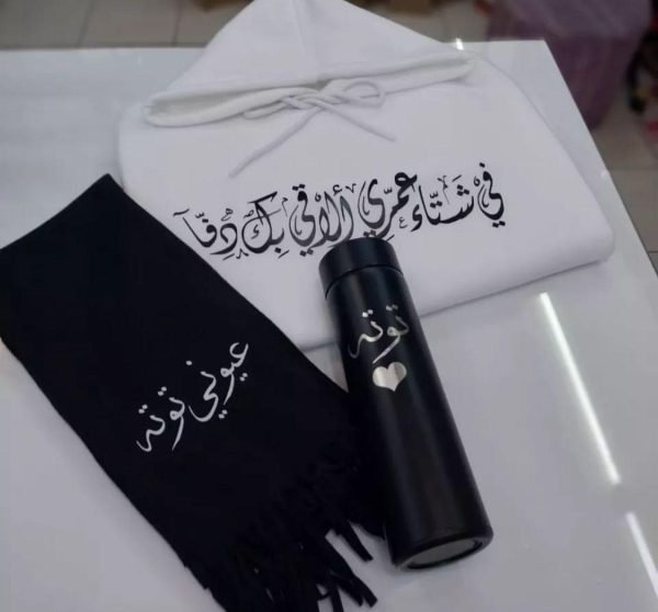⁦هودي +سكارف +حافظه قهوه طباعه من اختياركم⁩ - الصورة ⁦7⁩